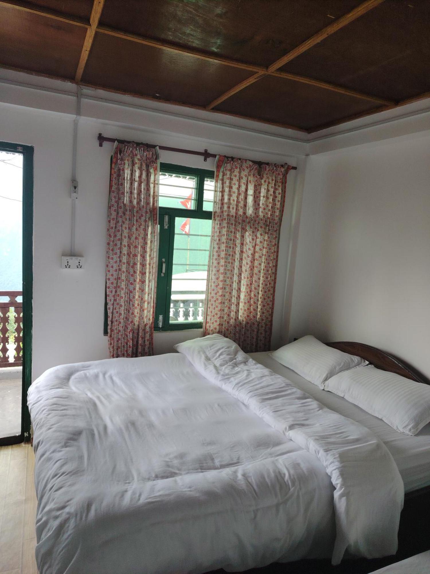 Panorama View Point Lodge And Restaurant, Annapurna-10, Ghandruk ,Agarju Astam ภายนอก รูปภาพ